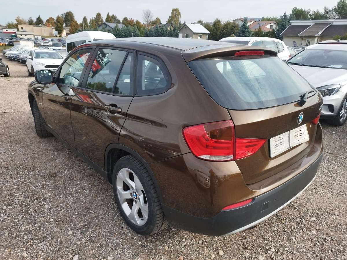 BMW X1 2010 — салон