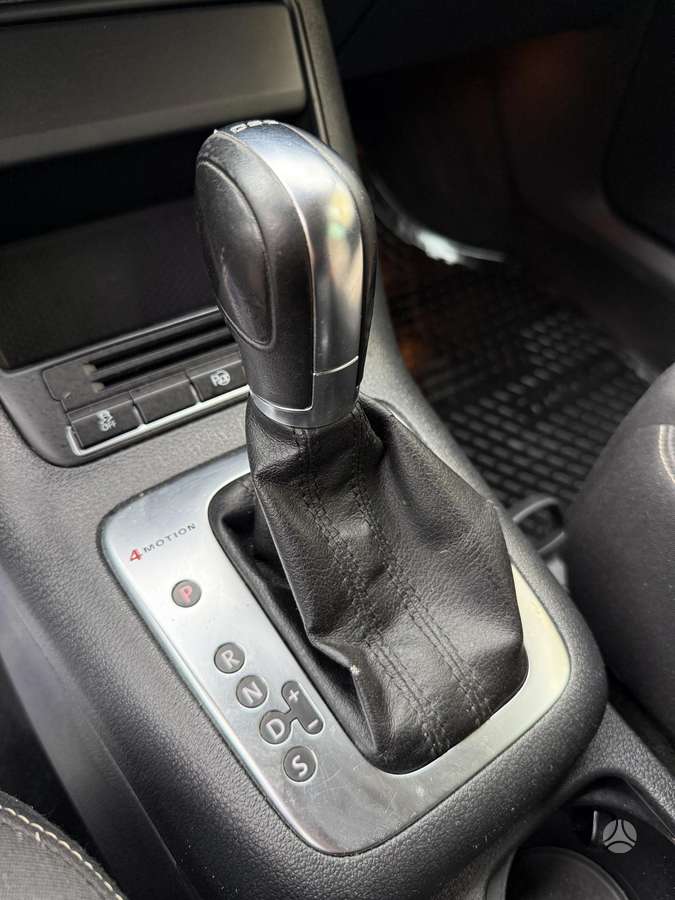 Volkswagen Tiguan 2012 — photo 17