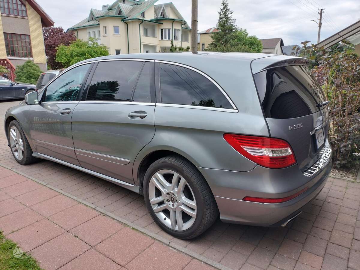 Mercedes-Benz R350 2011 — вигляд ззаду