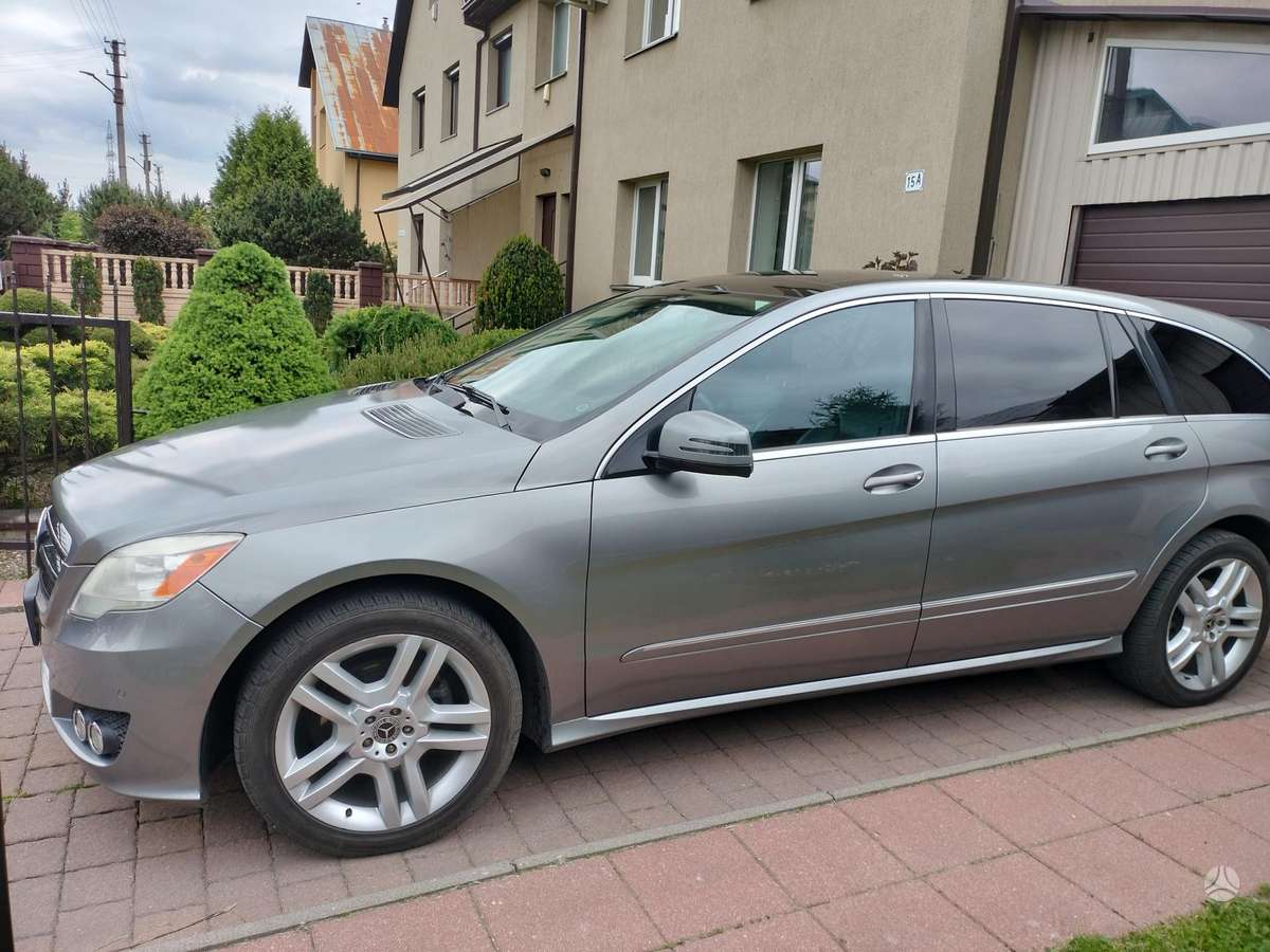 Mercedes-Benz R350 2011 — салон