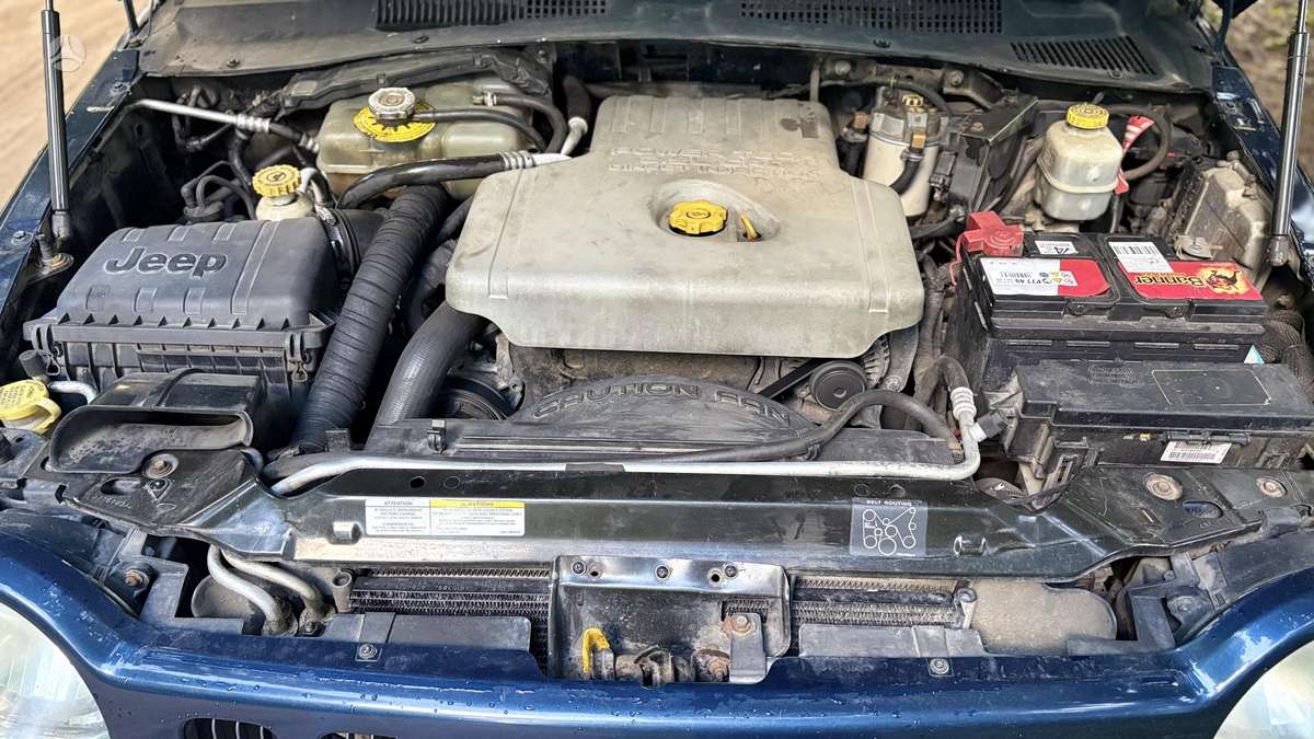 Jeep Cherokee 2004 — engine 2499 cm³, 143 HP (105kW)