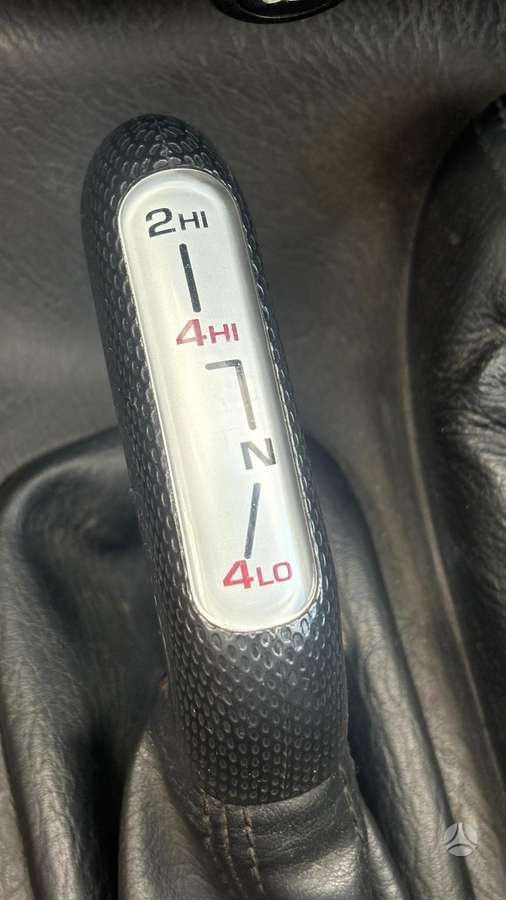 Jeep Cherokee 2004 — photo 5