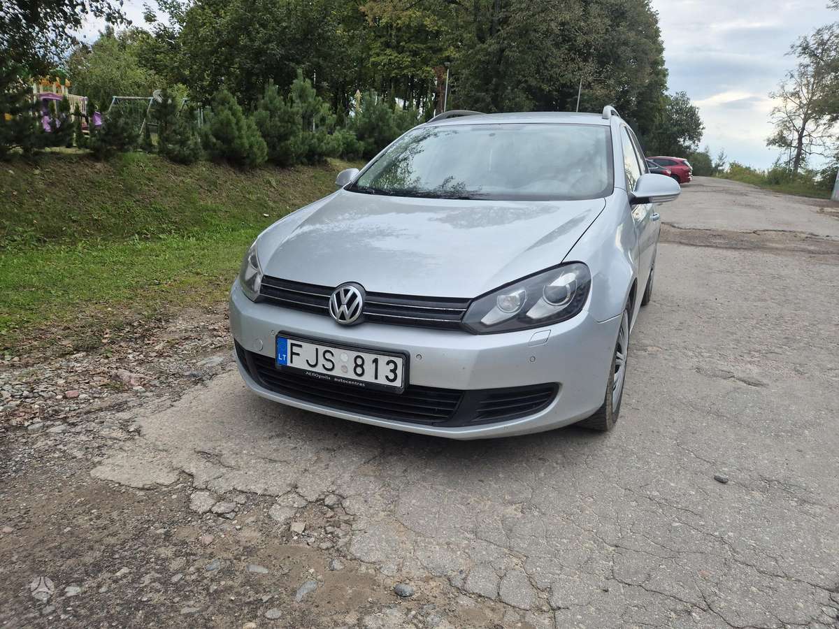 Volkswagen Golf 2012 — rear view