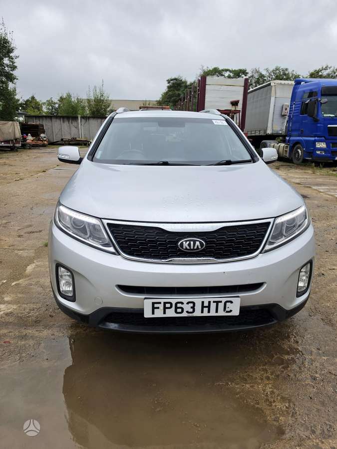 Kia Sorento 2013 — вигляд ззаду