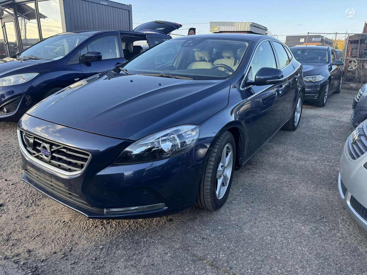 Volvo V40, 2012