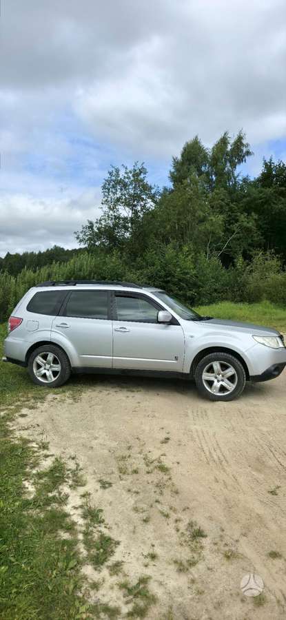 Subaru Forester 2010 — interior