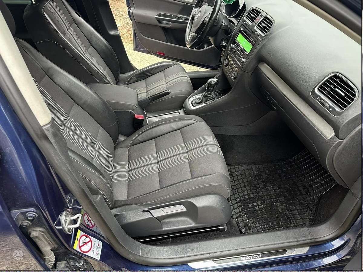 Volkswagen Golf 2013 — rear view