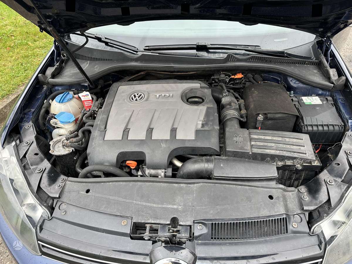 Volkswagen Golf 2013 — interior