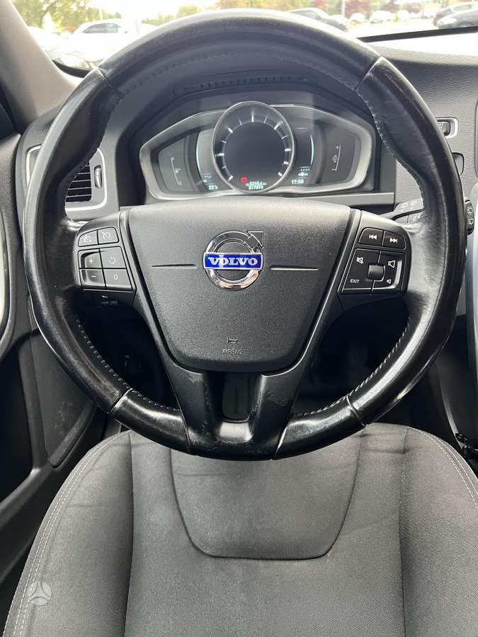 Volvo V60 2014 — photo 16