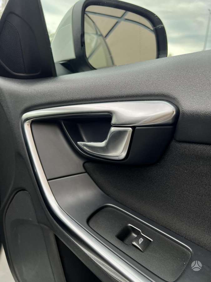 Volvo V60 2014 — photo 21