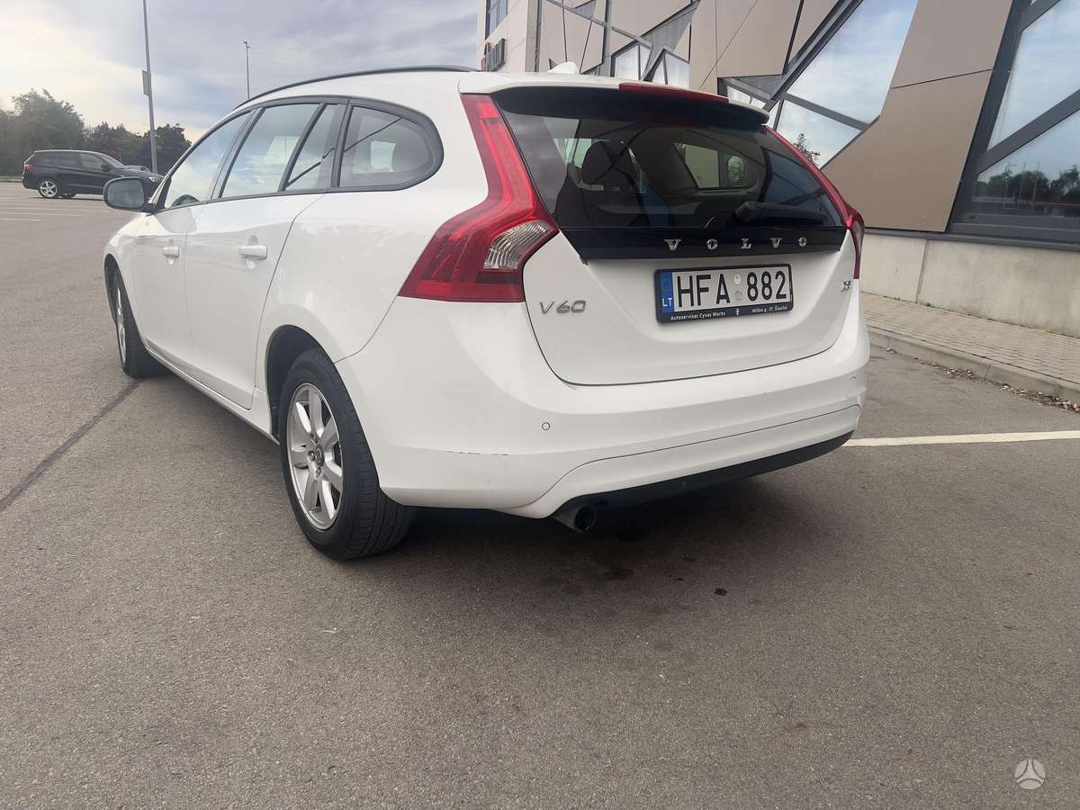 Volvo V60 2014 — interior