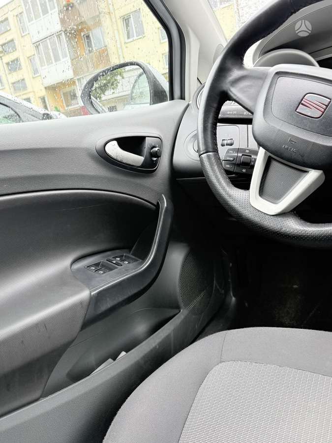 Seat Ibiza 2011 — photo 10