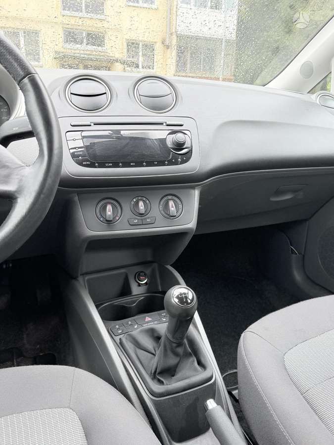 Seat Ibiza 2011 — photo 11