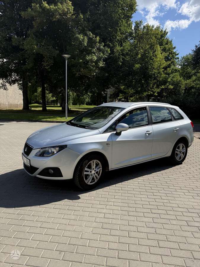 Seat Ibiza 2011 — interior