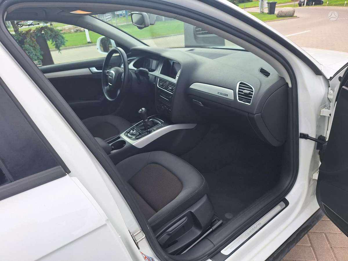 Audi A4 2010 — photo 10