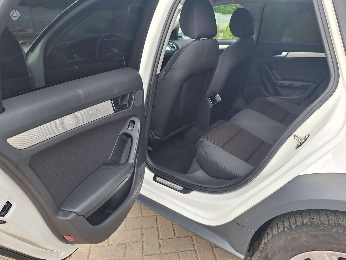 Audi A4 2010 — photo 11