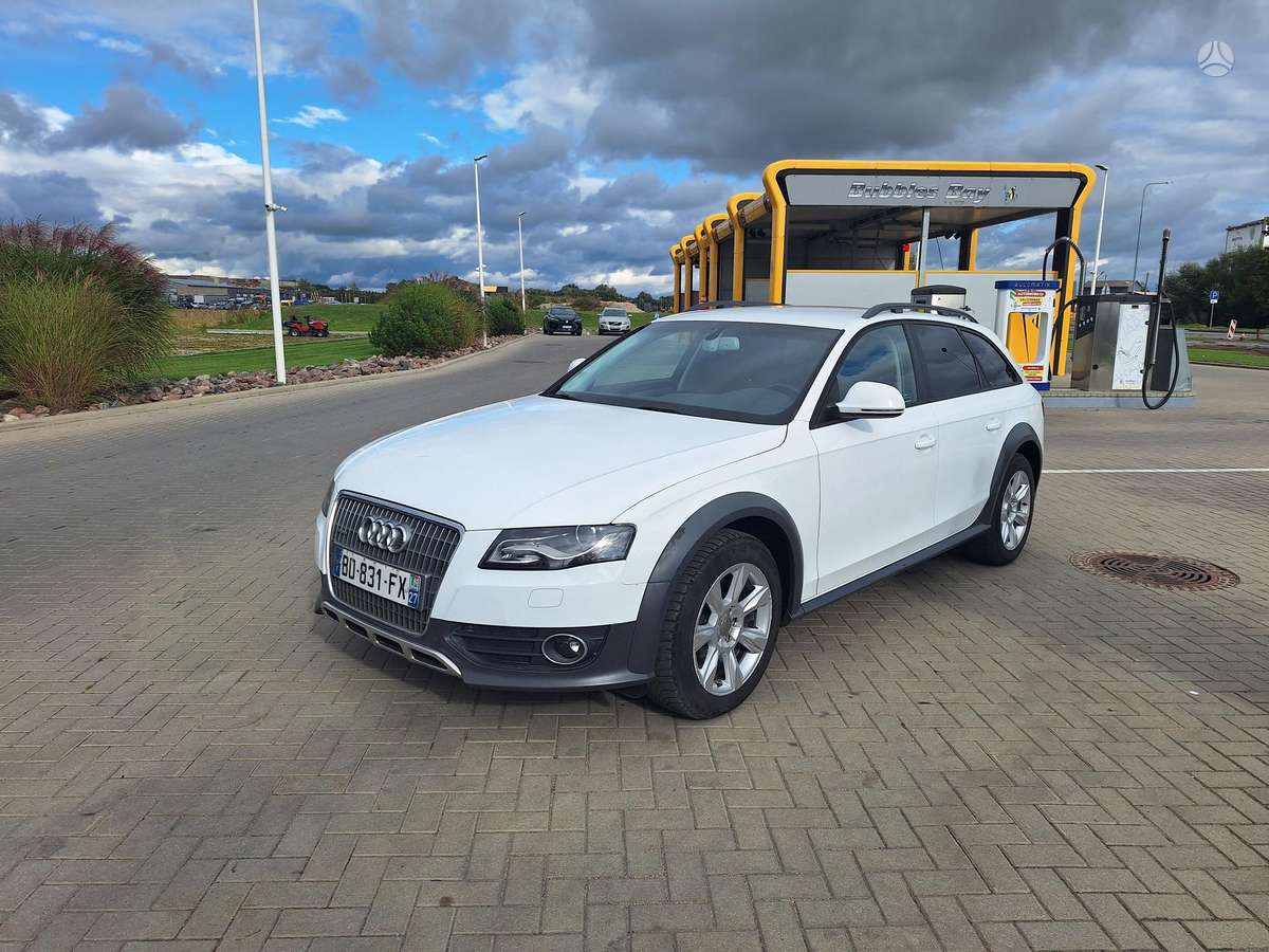 Audi A4 2010 — rear view