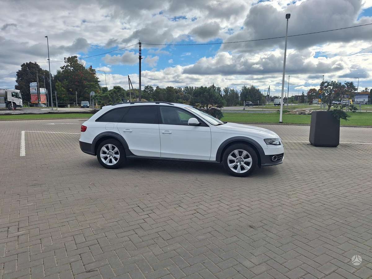 Audi A4 2010 — interior