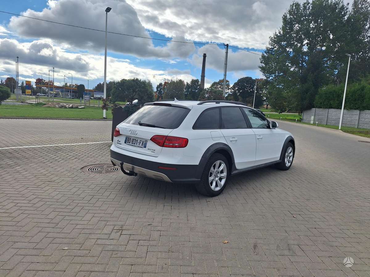 Audi A4 2010 — photo 5