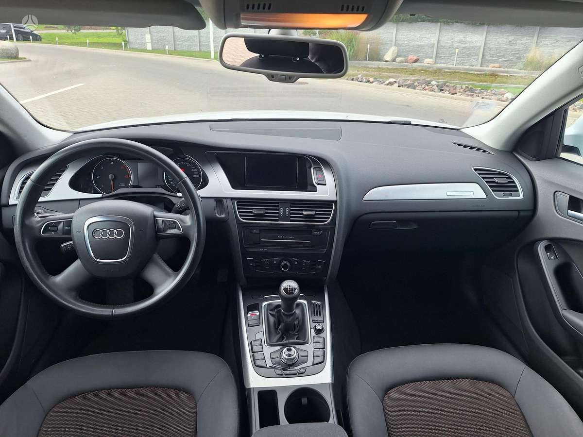 Audi A4 2010 — photo 7