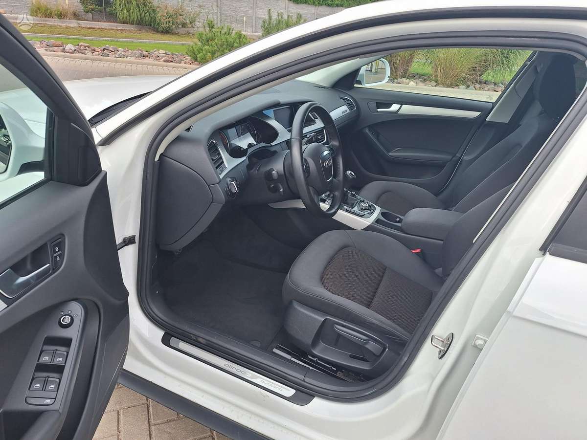 Audi A4 2010 — photo 8
