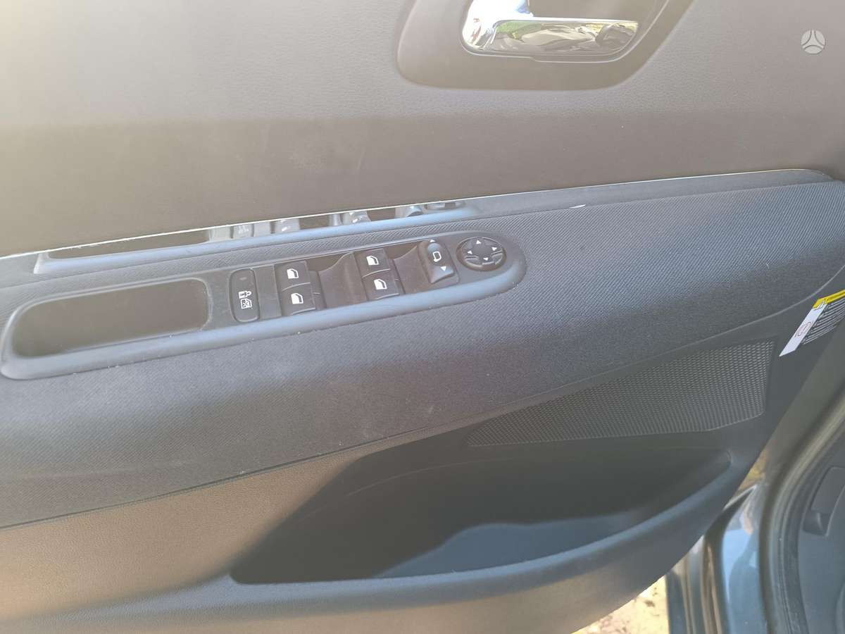 Peugeot 5008 2011 — photo 10