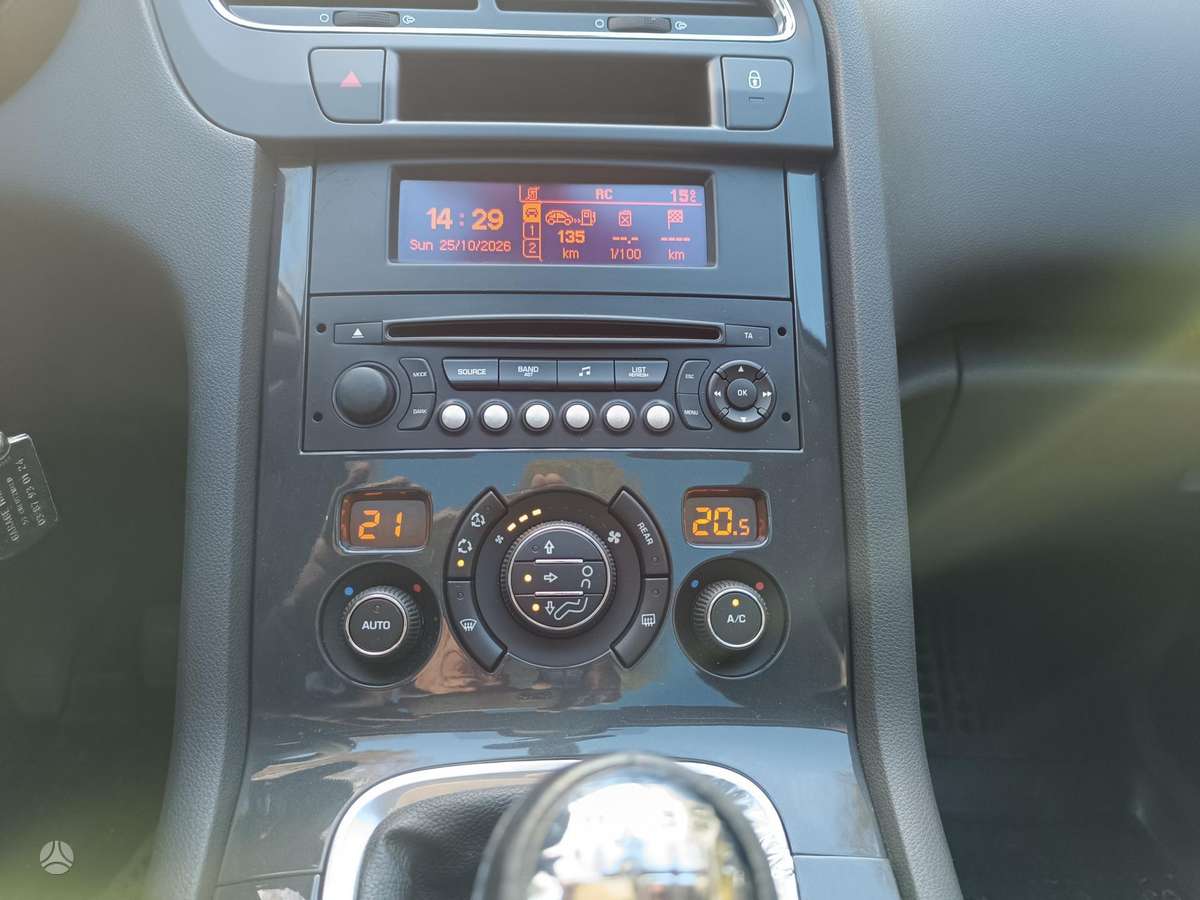 Peugeot 5008 2011 — photo 14