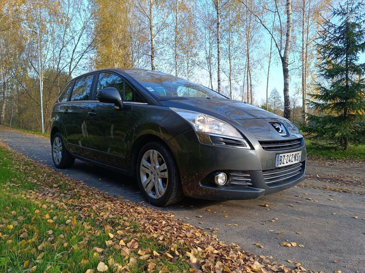 Peugeot 5008 2011 — engine 1997 cm³, 150 HP (110kW)