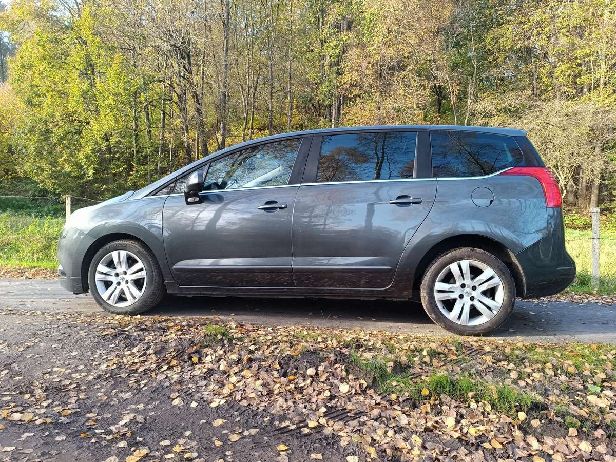 Peugeot 5008 2011 — photo 6