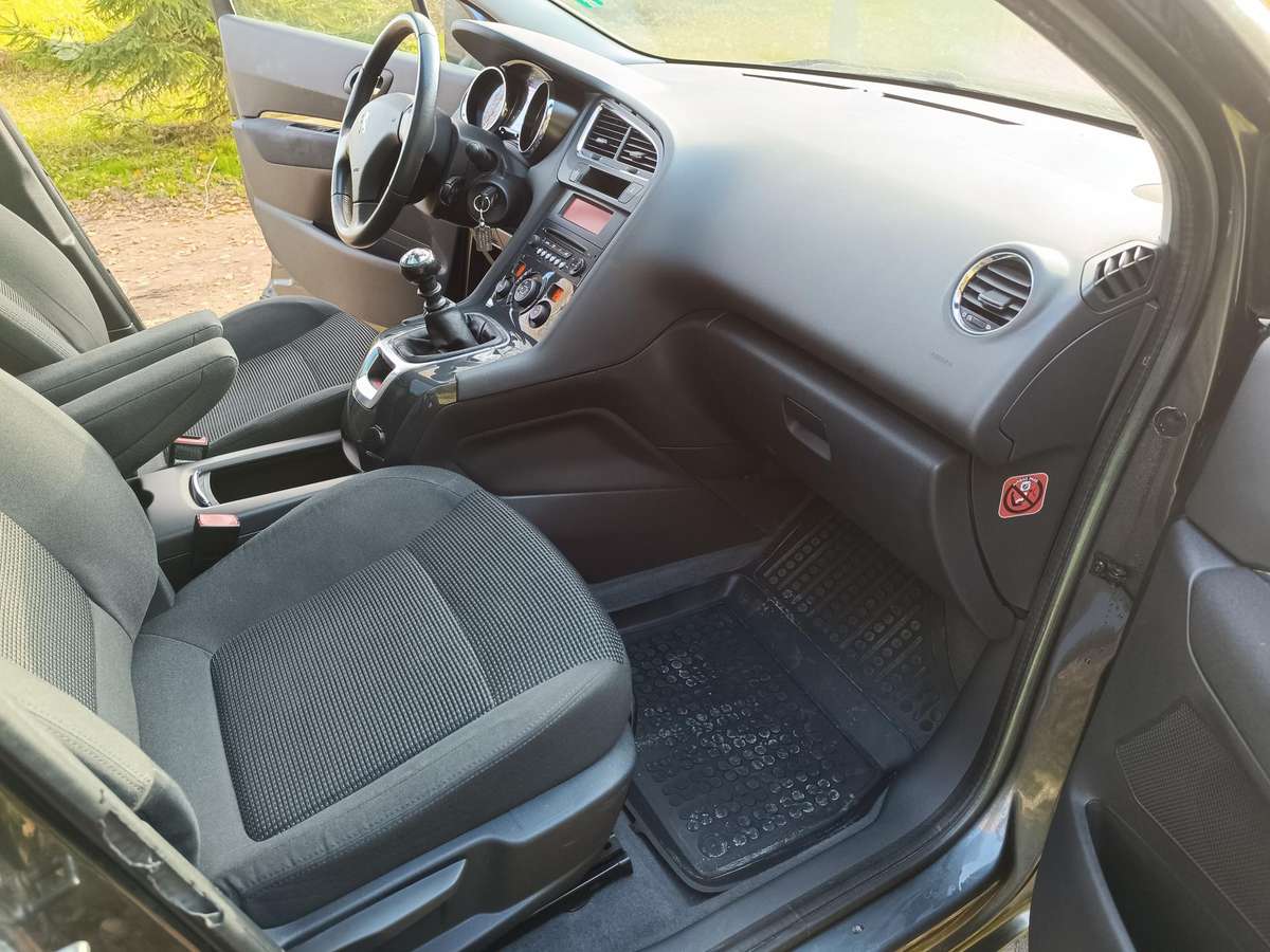 Peugeot 5008 2011 — photo 9