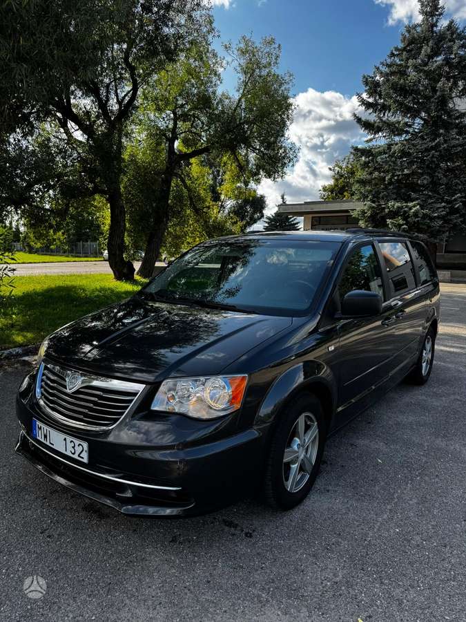 Lancia Voyager 2013 — interior