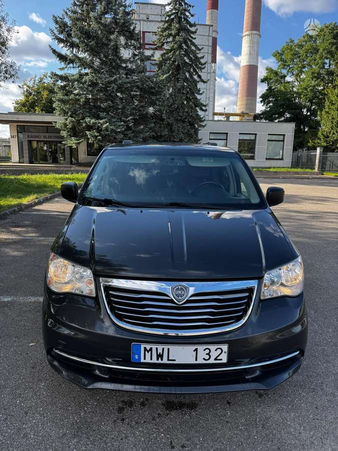 Lancia Voyager 2013 — photo 5