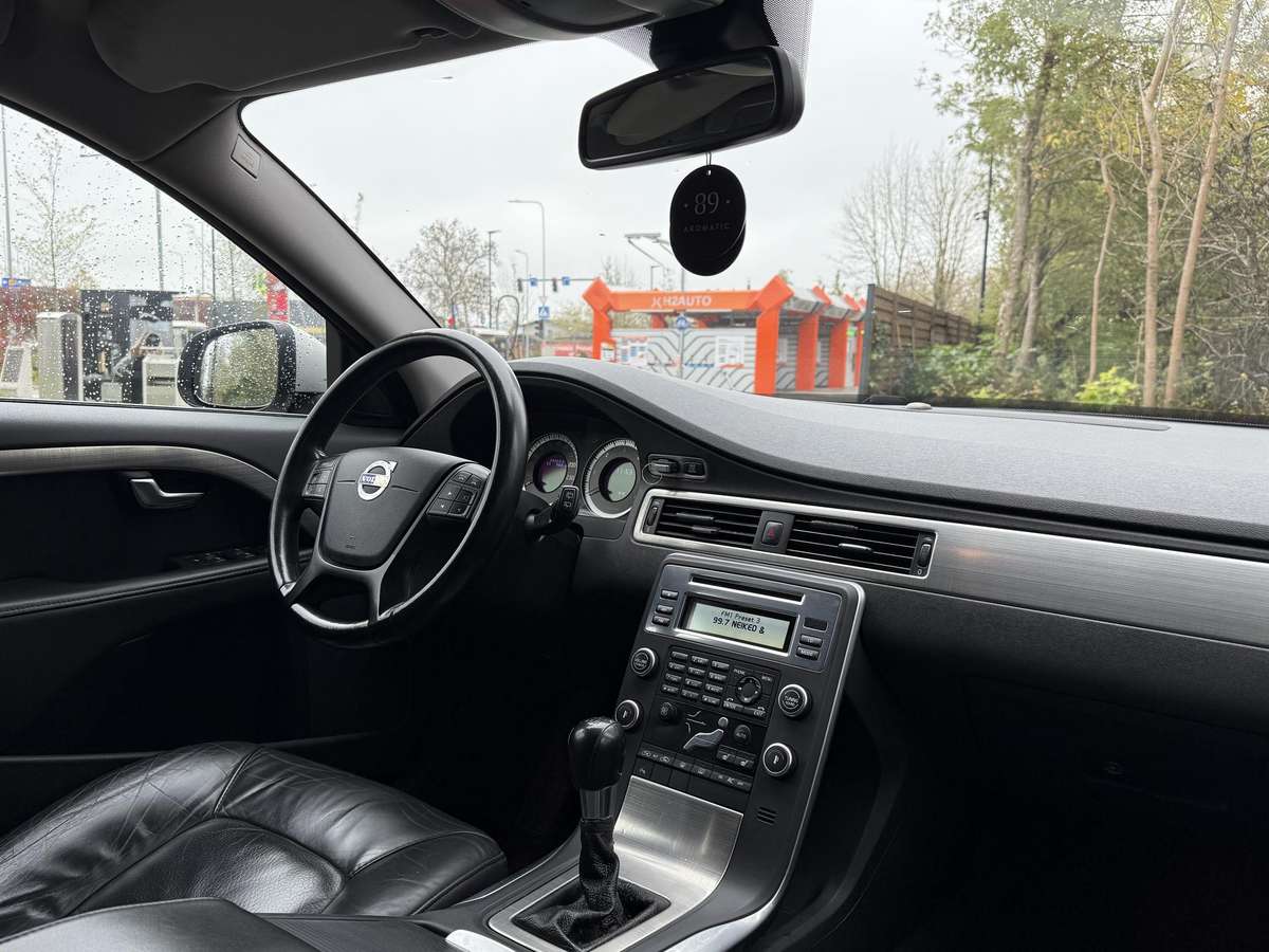 Volvo V70 2010 — photo 10
