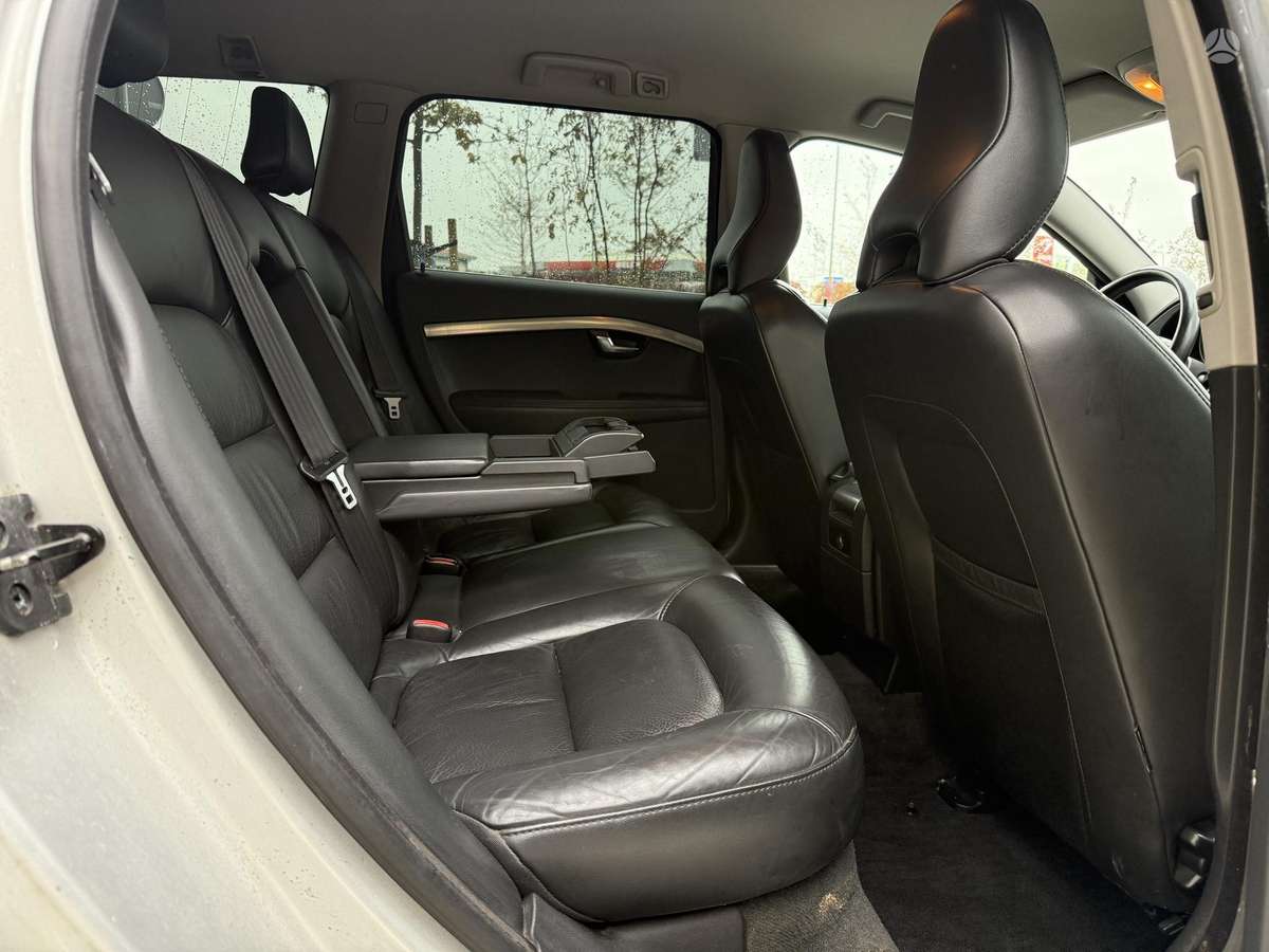 Volvo V70 2010 — photo 17