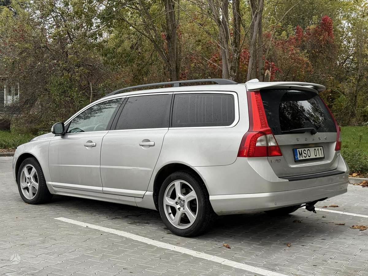 Volvo V70 2010 — photo 7