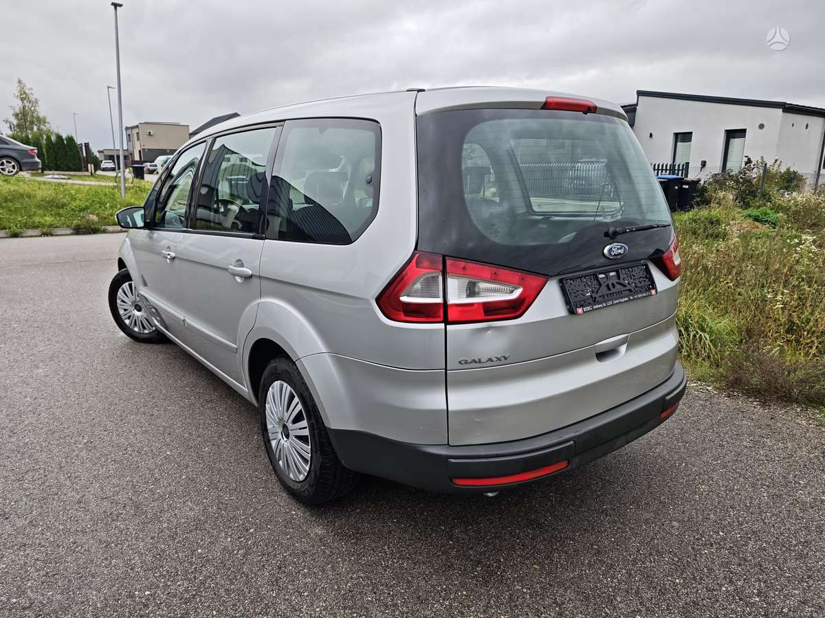 Ford Galaxy 2007 — вигляд ззаду