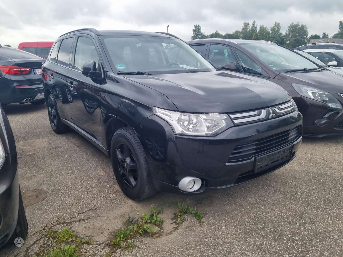 Mitsubishi Outlander 2014 — interior