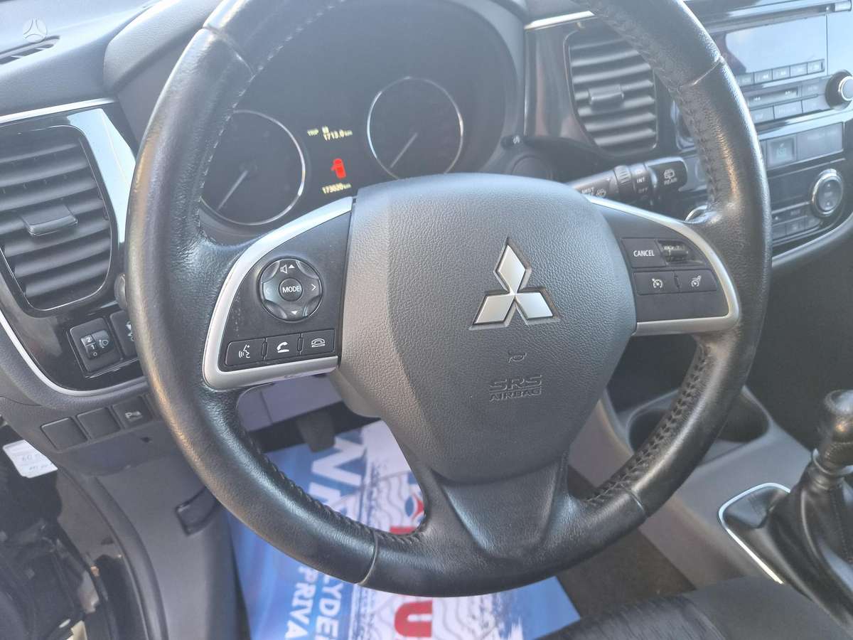 Mitsubishi Outlander 2014 — photo 8