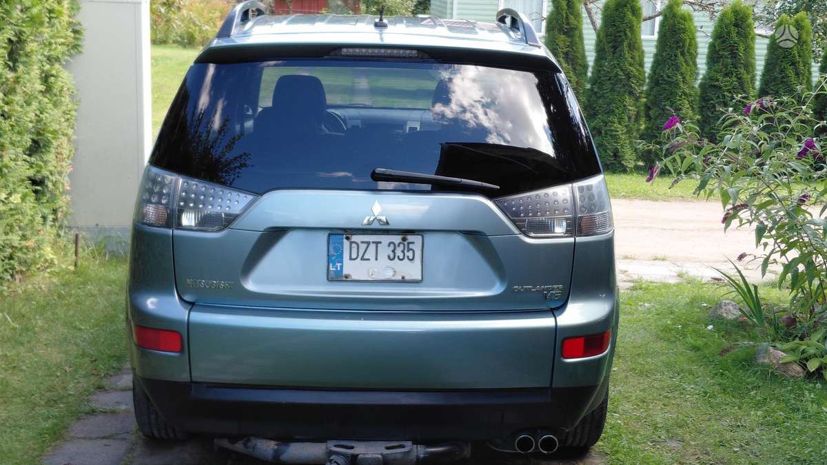 Mitsubishi Outlander 2008 — interior