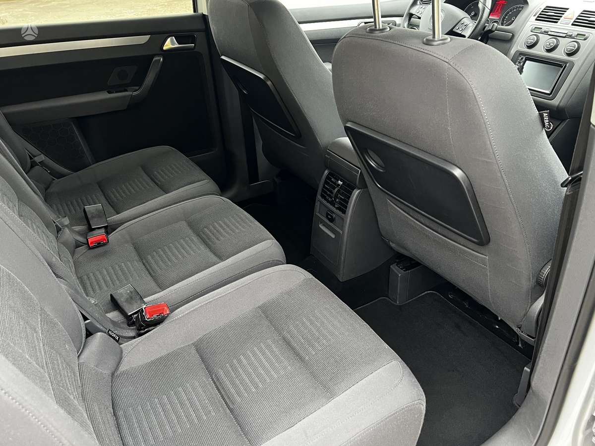 Volkswagen Touran 2009 — photo 11
