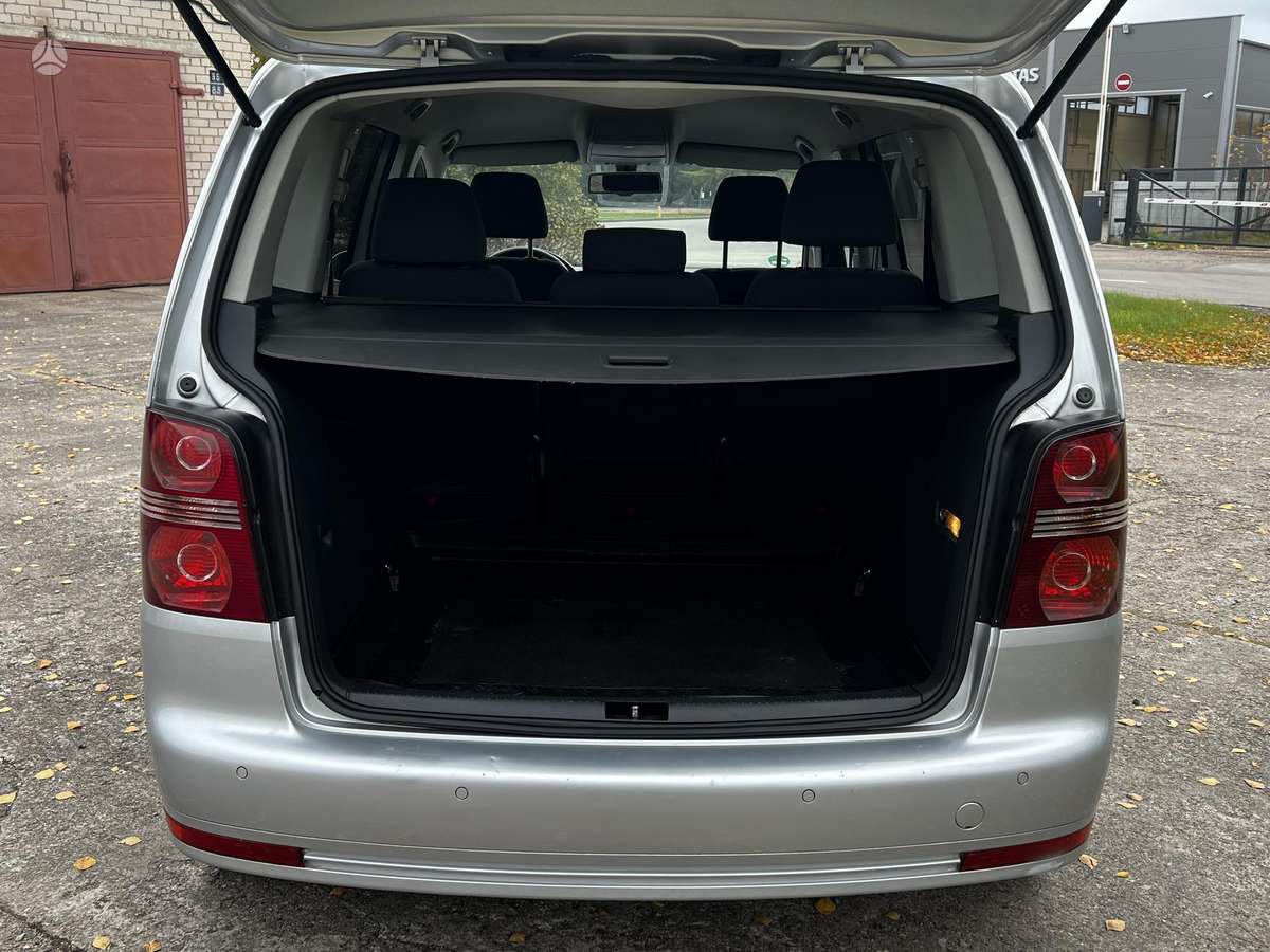 Volkswagen Touran 2009 — photo 13
