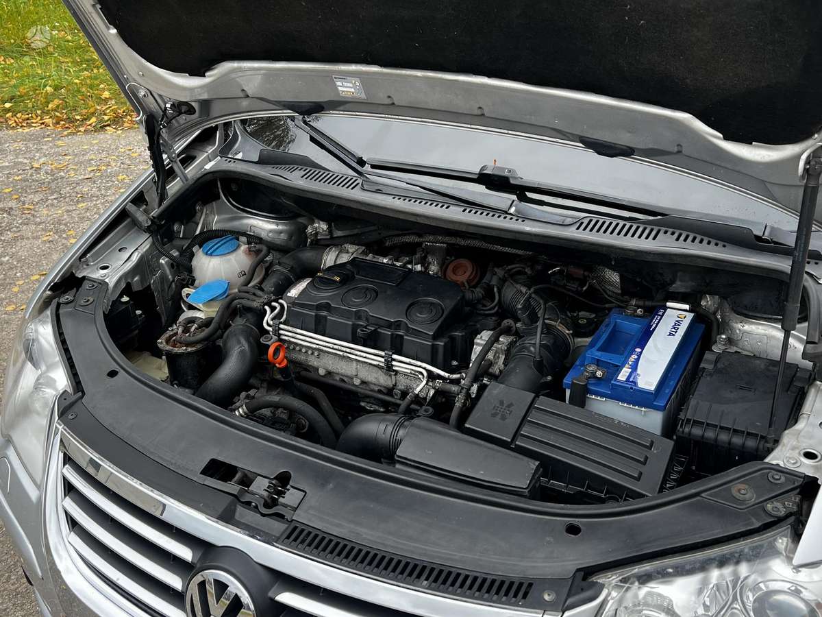 Volkswagen Touran 2009 — photo 16