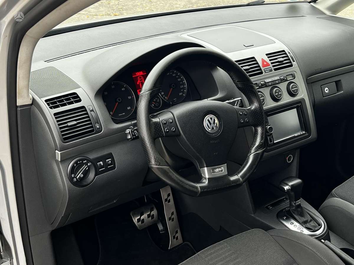 Volkswagen Touran 2009 — photo 6