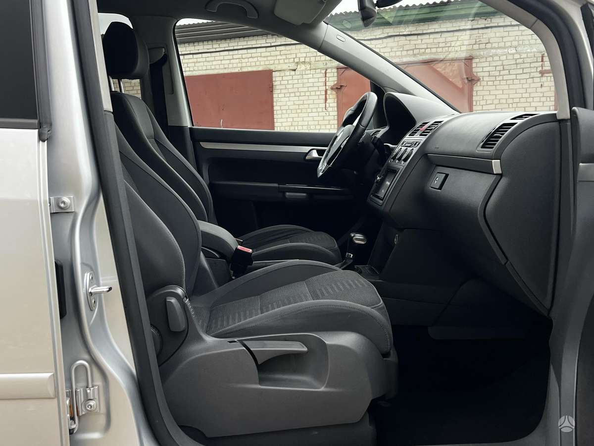 Volkswagen Touran 2009 — photo 8
