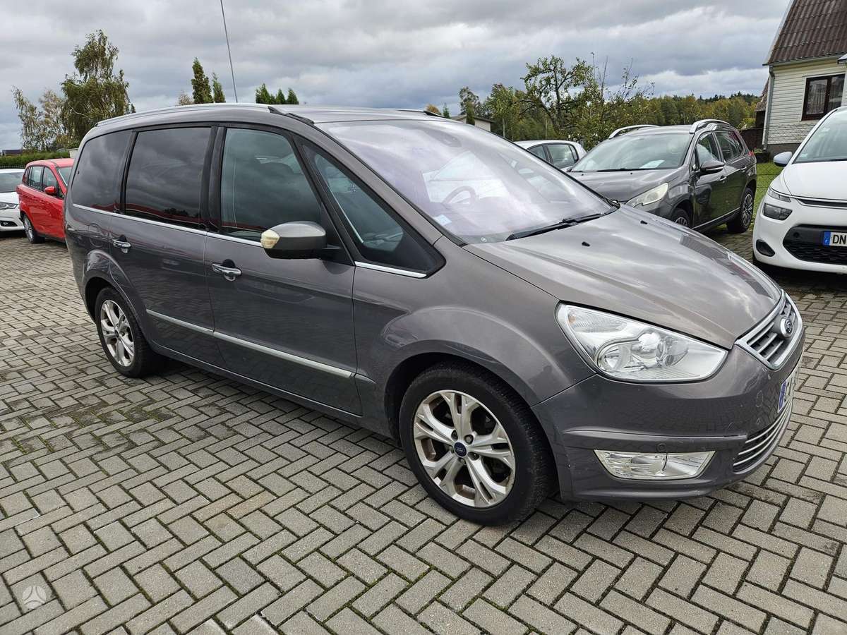 Ford Galaxy 2012 — rear view
