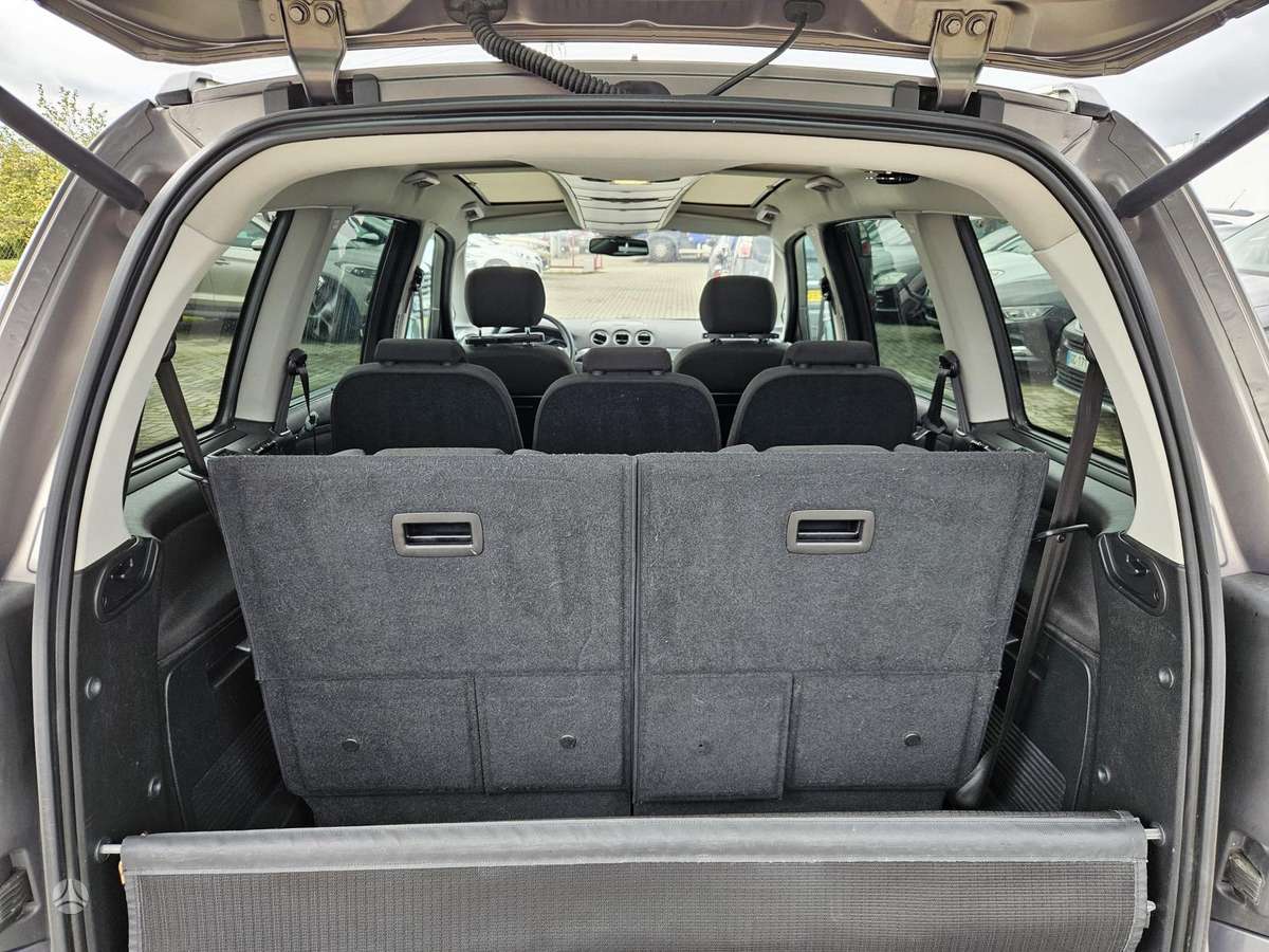 Ford Galaxy 2012 — photo 8