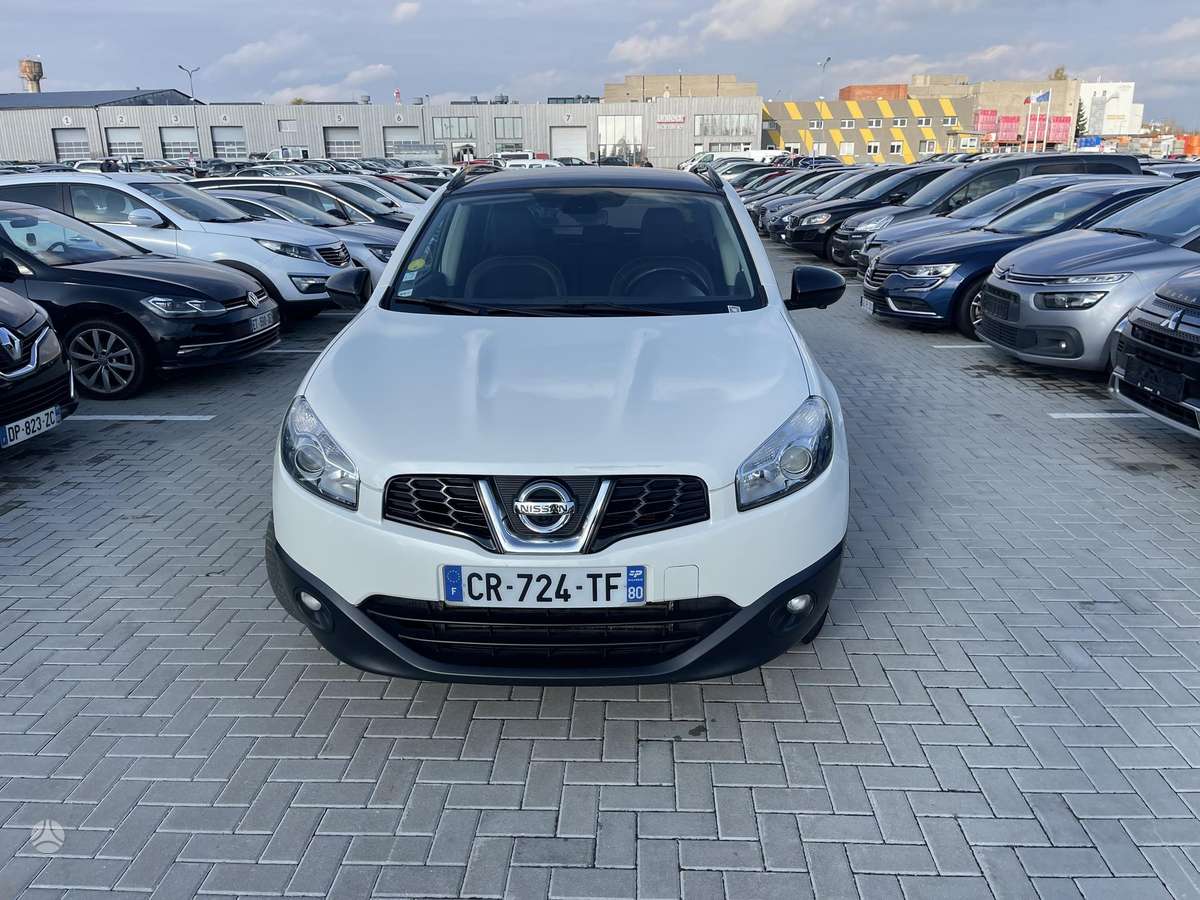 Nissan Qashqai 2013 — rear view