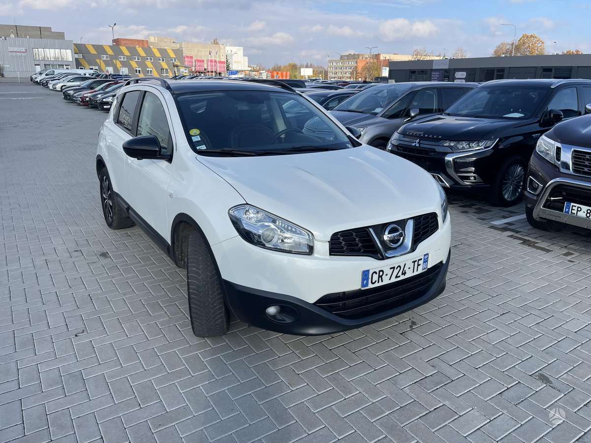 Nissan Qashqai 2013 — interior