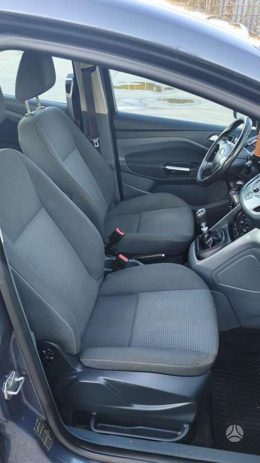 Ford Grand 2012 — photo 11