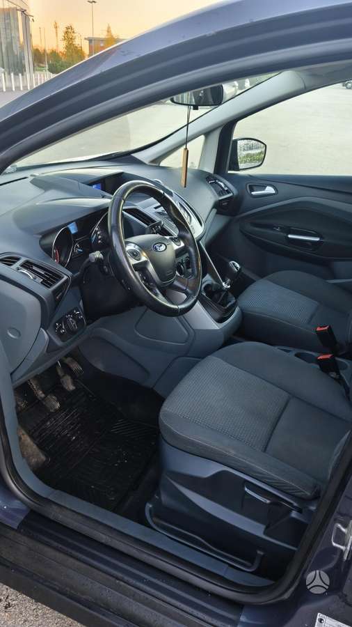 Ford Grand 2012 — photo 9